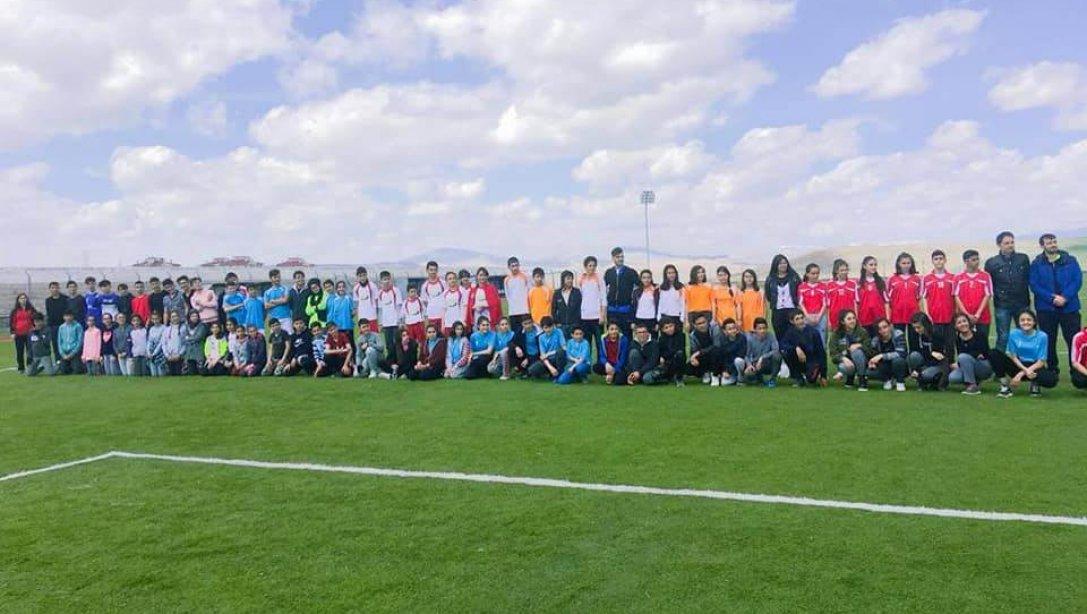 SporSivas Projesi Kapsamında İlçemizdeki Ortaokul ve Liseler Arası Atletizm Turnuvaları Tamamlanmıştır.