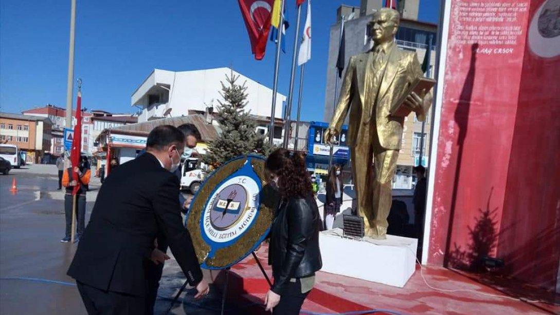 23 Nisan Ulusal Egemenlik ve Çocuk Bayramı Dolayısıyla Atatürk Anıtında Çelenk Sunma Töreni Düzenlendi.
