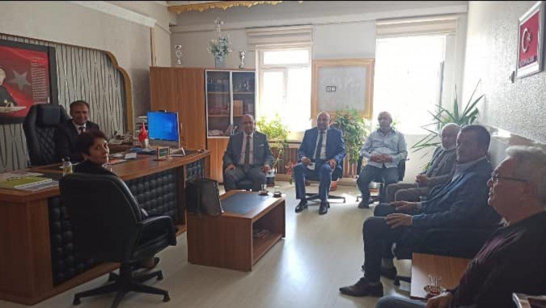 Kangal ve Köyleri Yardımlaşma Derneği Başkanı Mustafa Buğra ve Yönetim Kurulu Üyeleri, İlçe Milli Eğitim Müdürümüz Mustafa Alkan'ı Ziyaret Etti.