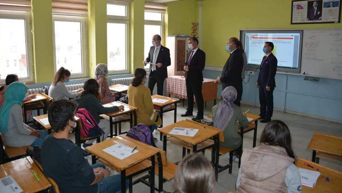 İlçemiz Kaymakamı Sayın Ahmet Fatih Sungur ve İlçe Milli Eğitim Müdürümüz Mustafa Alkan Yatılı Bölge Ortaokulunu ziyaret ederek öğrenci ve öğretmenlerle bir araya geldi. 
