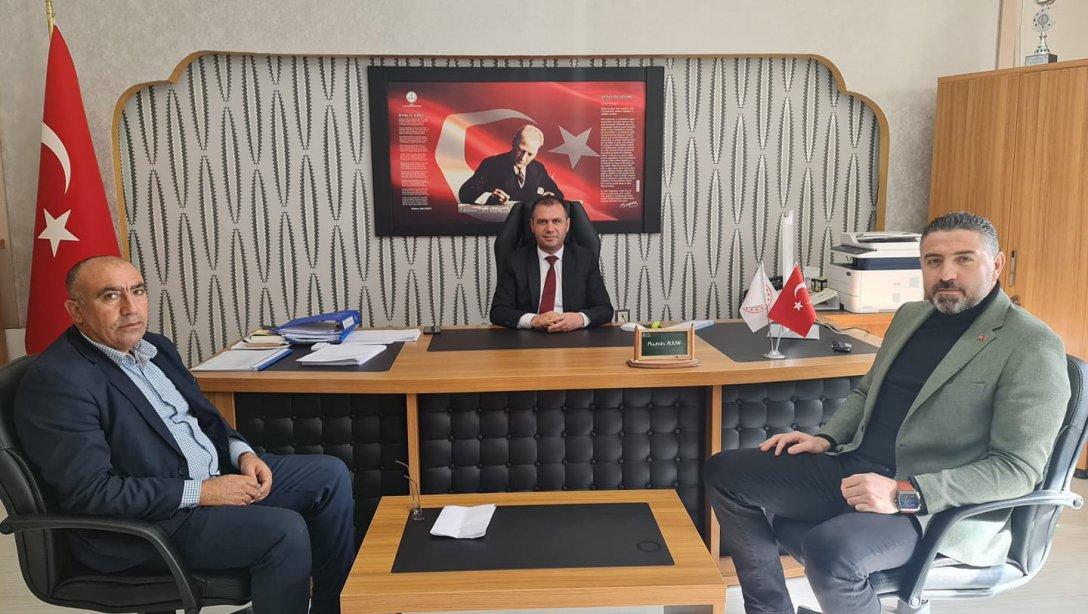 Sivas Şehit Aileleri ve Gazileri Derneği Başkanı Fatih Deveci, İlçe Milli Eğitim Müdürümüz Mustafa Alkan'ı ziyaret etti. 