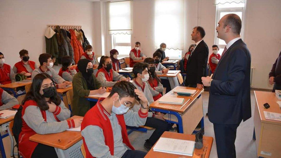 Kaymakamımız Sayın Ahmet Fatih Sungur ve İlçe Milli Eğitim Müdürümüz Mustafa Alkan Koç Anadolu Lisesini ziyaret ettiler. 
