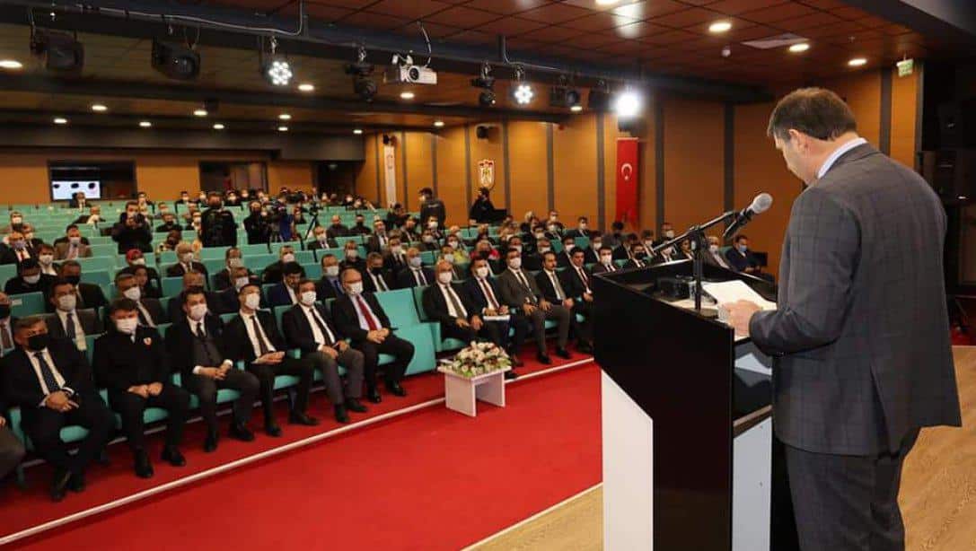 700 Fikir 700 Proje 2022 Yılı Tanıtım Toplantısı Sivas Valiliği Konferans Salonunda Yapıldı. 