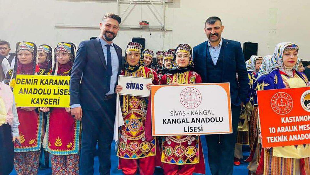 Kangal Anadolu Lisesi Halk Oyunları Ekibi Amasya İlinde yapılan Halk Oyunları Bölge Yarışmalarında grup 1'inci oldu. 