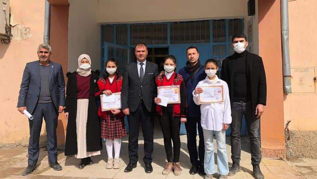 İlçe Milli Eğitim Müdürümüz Mustafa Alkan haftanın son günü Havuz İlk-Ortaokulunu ziyaret etti. 