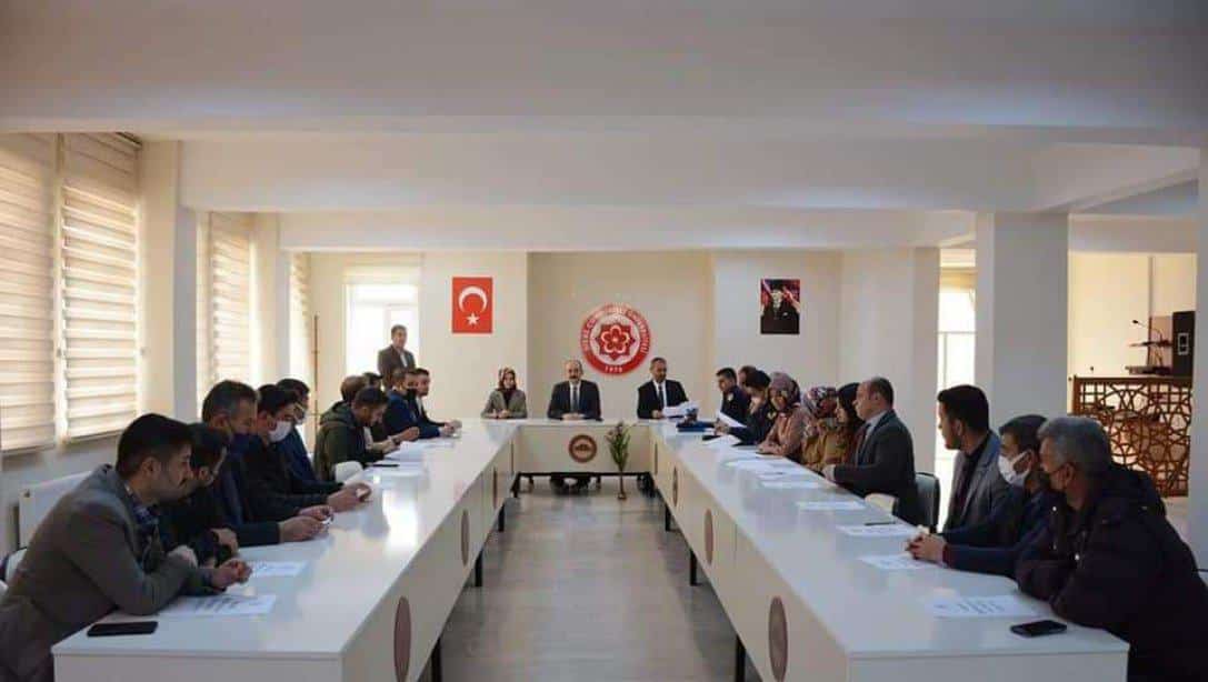 Kaymakamımız Sayın Ahmet Fatih SUNGUR başkanlığında Bağımlılık ile Mücadele Çalıştayı gerçekleştirildi. 