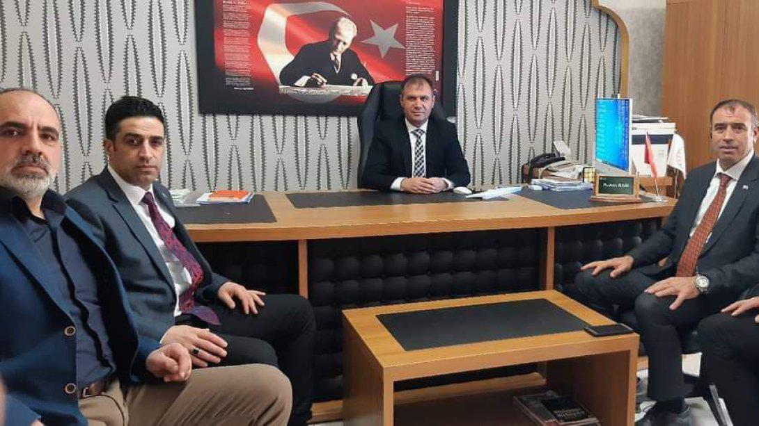 Türk Eğitim Sen İl Başkanı Yüksel Yiğit, İlçe Başkanı Zikrullah Mutlu ve beraberindekiler İlçe Milli Eğitim Müdürümüz Sayın Mustafa ALKAN'ı ziyaret etti.