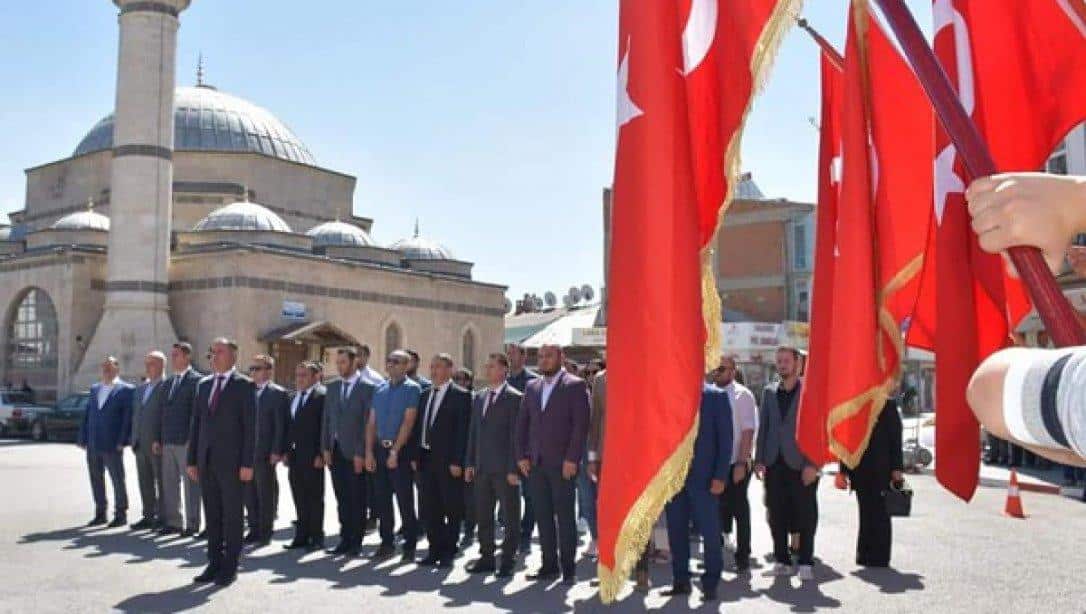 2022-2023 Eğitim-Öğretim Yılının başlaması dolayısıyla Atatürk Anıtında Çelenk Sunma Töreni düzenlendi.