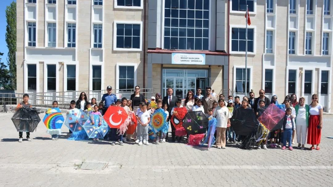 Renkli Görüntüler Sahnesi 